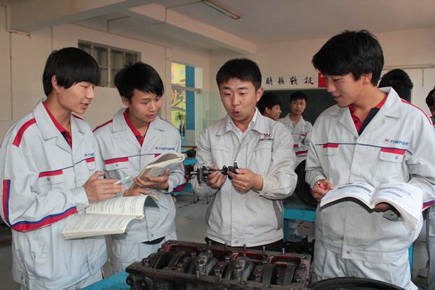 2013年，毕业之后如何选择技校-云南万通汽修学校