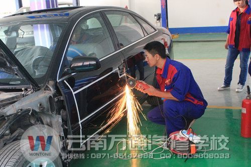 云南万通学子 技能在手 职场不愁