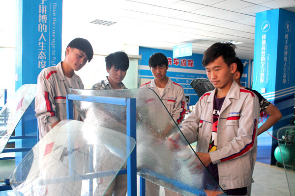 云南万通，学汽车美容好的学校.jpg