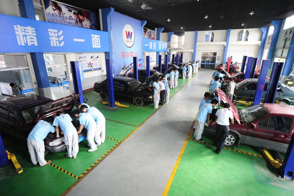 云南万通汽修学校铸就学子成功.jpg