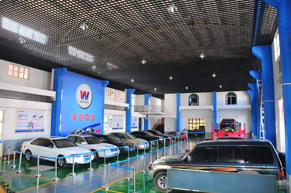 云南万通汽修学校实训大厅展示.JPG