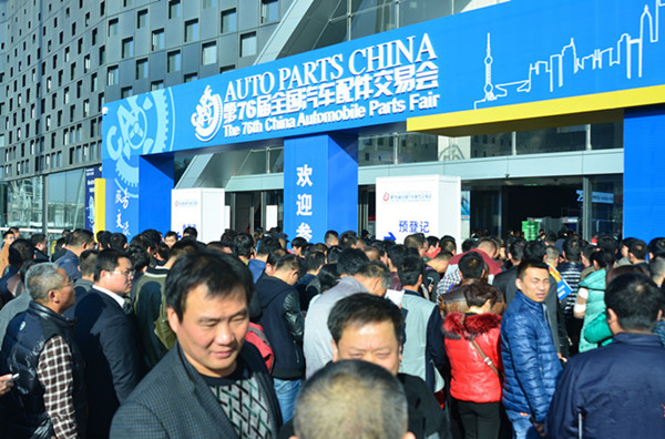 第76届会展现场，火爆哦_副本.jpg