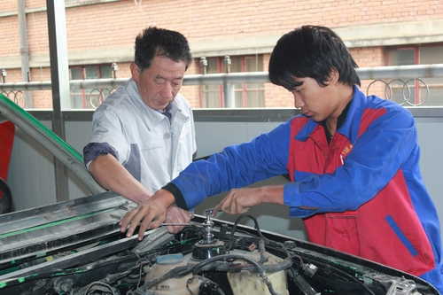 学汽修,踏上幸福之路