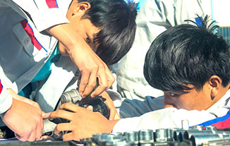 万通学生合作造巴哈车现场