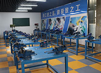 云南万通学校先进设备室