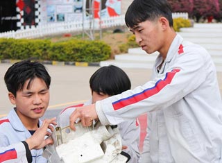 学汽修就学云南万通