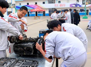 学汽修就学云南万通