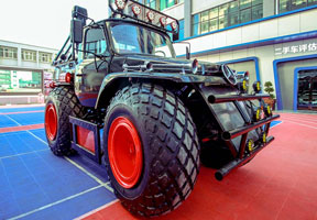 霸气外露的大脚车