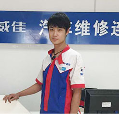 云南万通汽修学校成功学子_屈逸飞